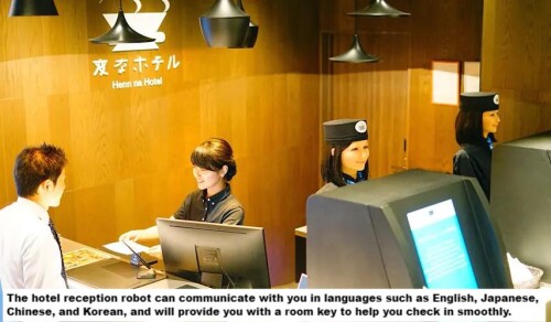 picture-3-The-hotel-reception-robot1.jpg