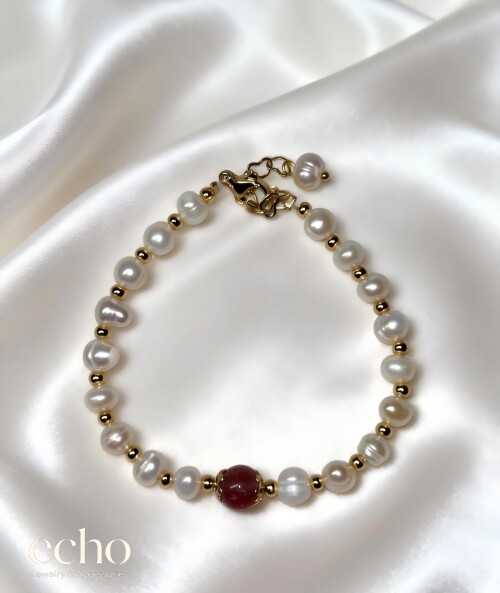pearl-red-beaded-bracelet-01.jpg