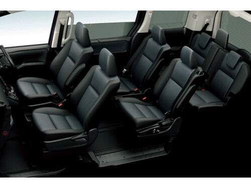 TOYOTA-NOAH-2019-2.jpg