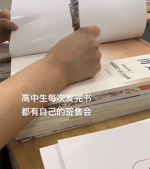 52342e7114918d842ff488966c0f03f9376809906.gif